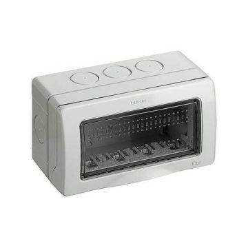 BTICINO 25504 Boîtier Idrobox IP55 4 modules Matix avec porte de protection BTICINO 25504 Boîtier Idrobox IP55 4 modules Matix avec porte de protection